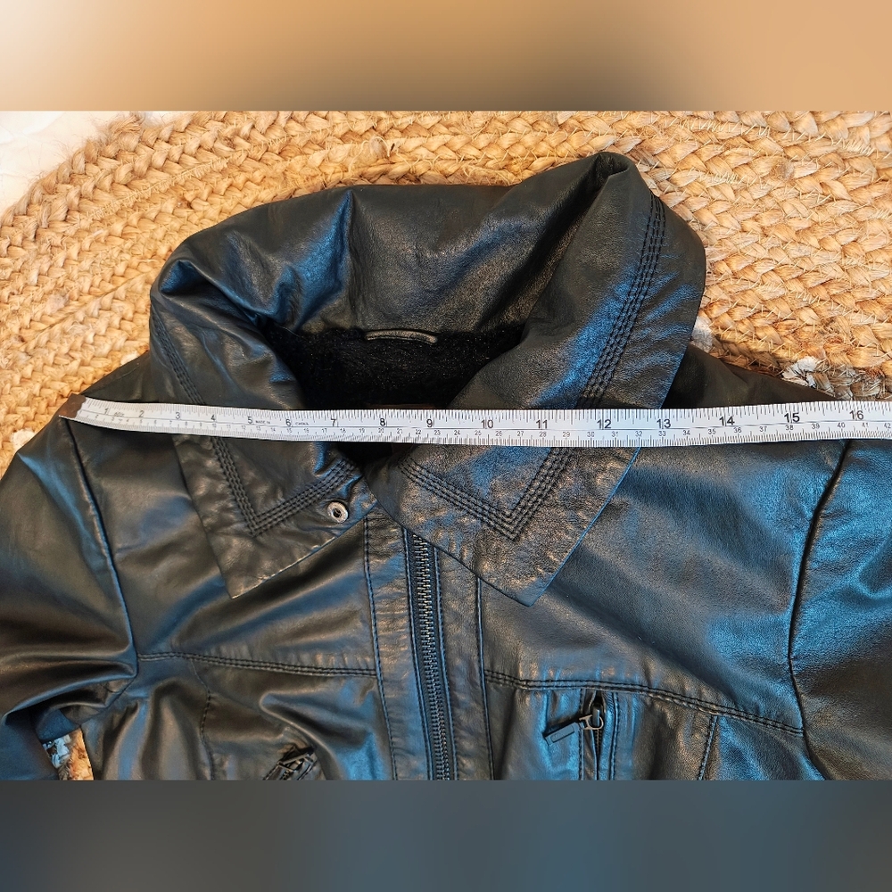 Classic Black Leather Trench Coat with Belt - Picture 6 of 16
